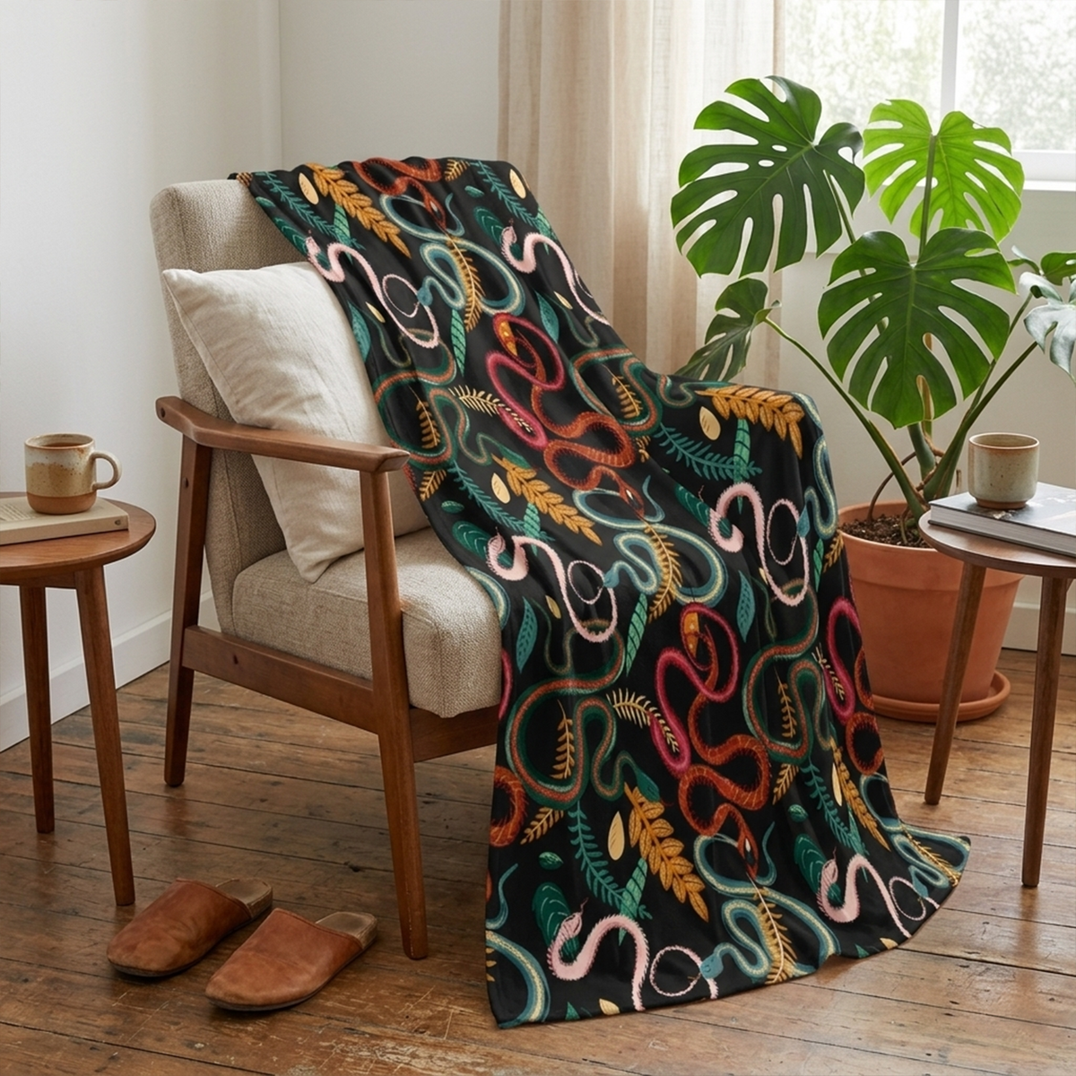Bold snake print polyester fleece throw blanket for striking home decor enthusiasts
